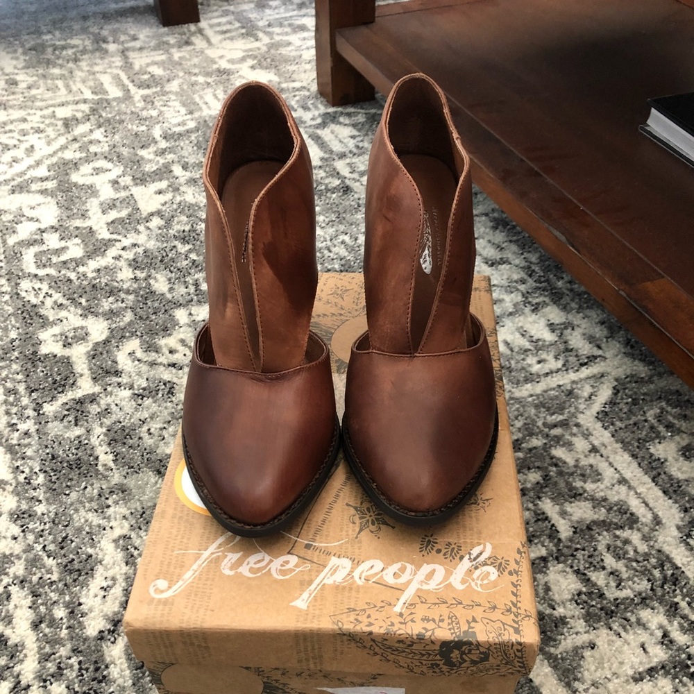 NIB Jeffrey Campbell for free People Booties